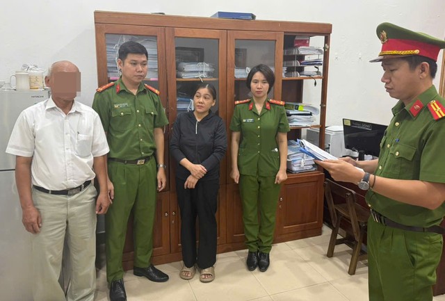 Khởi tố người phụ nữ lừa đảo chiếm đoạt 835 triệu đồng bằng thủ đoạn vay tiền để chuyển nhượng ki-ốt tại chợ - Ảnh 1.