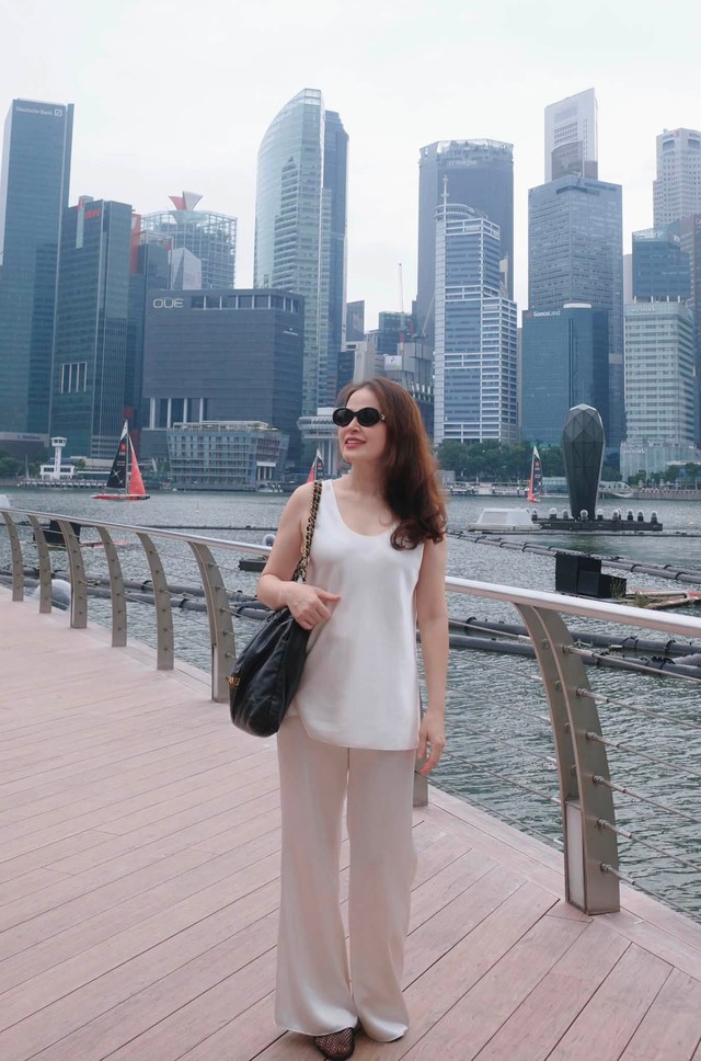 Cuộc sống tuổi hưu của bố mẹ Á hậu Tú Anh - Ảnh 2.