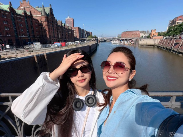 Con g&aacute;i Jennifer Phạm cao lớn, tự tin cưỡi ngựa ở Đan Mạch - Ảnh 6.