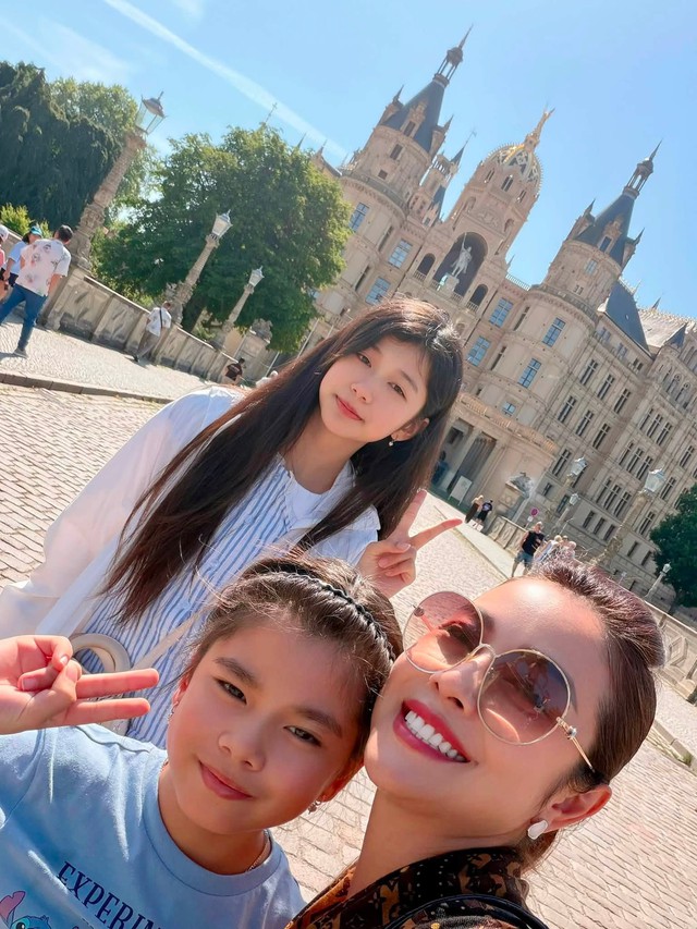 Con g&aacute;i Jennifer Phạm cao lớn, tự tin cưỡi ngựa ở Đan Mạch - Ảnh 7.