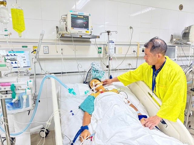 Vòng tay nhân ái: Câu chuyện Xót xa về mẹ và con trai bại não cần giúp đỡ - Ảnh 2.