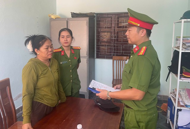 Người phụ nữ ở Đ&agrave; Nẵng mất th&ecirc;m 179 triệu khi nhờ thầy b&oacute;i lấy lại 10 tỷ đồng bị lừa  - Ảnh 1.