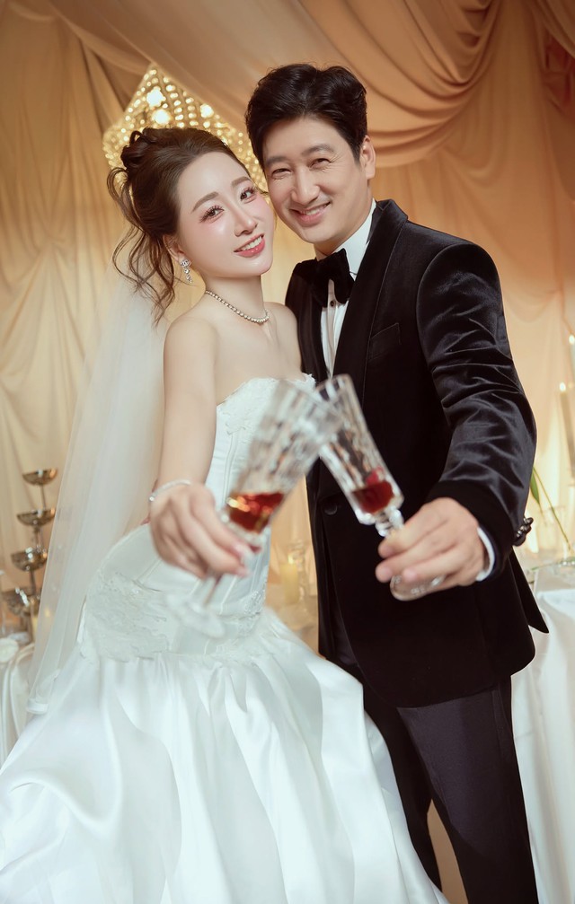 Đ&aacute;m cưới NSƯT Ngọc Quỳnh v&agrave; th&ugrave;y Anh: H&agrave;nh tr&igrave;nh t&igrave;nh y&ecirc;u Sau đổ vỡ - Ảnh 1.