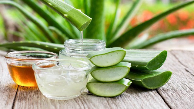 Thức uống "v&agrave;ng" cho sức khỏe: C&aacute;ch l&agrave;m nha đam ng&acirc;m mật ong chuẩn vị kh&ocirc;ng đắng - Ảnh 3.