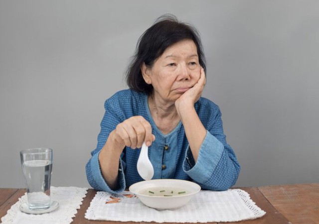 Tuổi già tôi mới ngộ ra: Về hưu muốn bình yên, nhất định không được làm 3 việc - Ảnh 1.