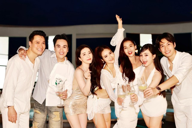 Sau 6 năm 'Sinh tử' ph&aacute;t s&oacute;ng, Việt Anh - Quỳnh Nga từ bạn th&acirc;n th&agrave;nh t&igrave;nh nh&acirc;n - Ảnh 2.