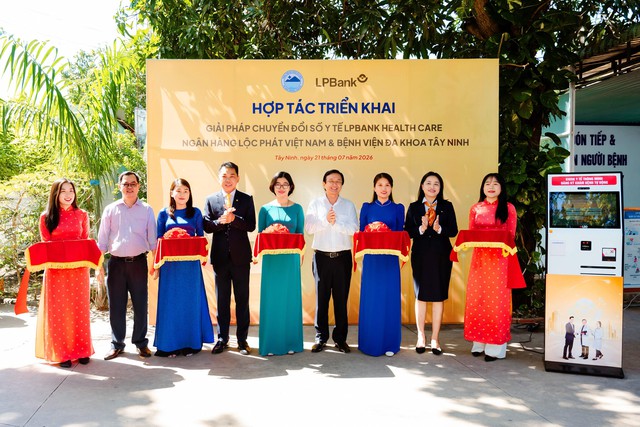 LPBank mở rộng hệ sinh th&aacute;i t&agrave;i ch&iacute;nh số LPBank Healthcare, đồng h&agrave;nh x&acirc;y dựng bệnh viện th&ocirc;ng minh - Ảnh 2.