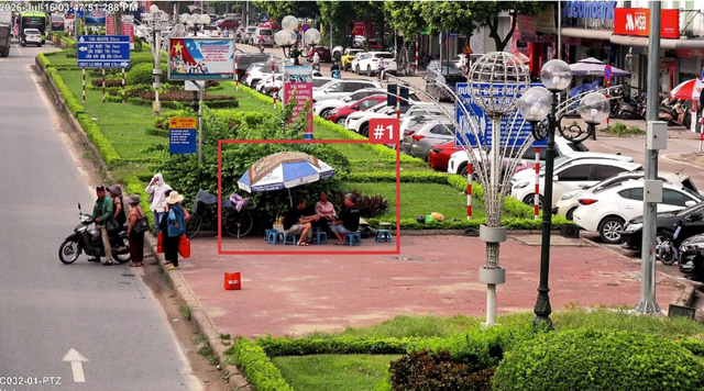 Hà Nội: Công bố 1.590 trường hợp bị 'phạt nguội' do lấn chiếm vỉa hè trái phép - Ảnh 2.