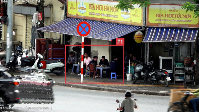 Hà Nội: Công bố 1.590 trường hợp bị 'phạt nguội' do lấn chiếm vỉa hè trái phép - Ảnh 4.
