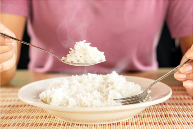 Sau tuổi 60 giảm bớt cơm trắng, cơ thể c&oacute; thể nhận được 5 lợi &iacute;ch n&agrave;y - Ảnh 4.