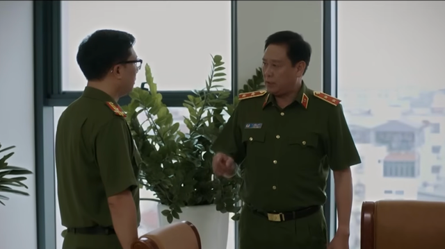L&atilde;o C&ocirc;ng đối mặt với &aacute;p lực trong tập 11 Lửa trắng: M&acirc;u thuẫn v&agrave; c&aacute;i chết của Đồng - Ảnh 4.