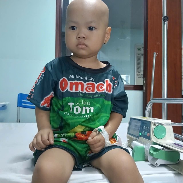 MS 1101: Xót lòng trước gia cảnh bé 3 tuổi mang trong mình căn bệnh ung thư máu - Ảnh 1.
