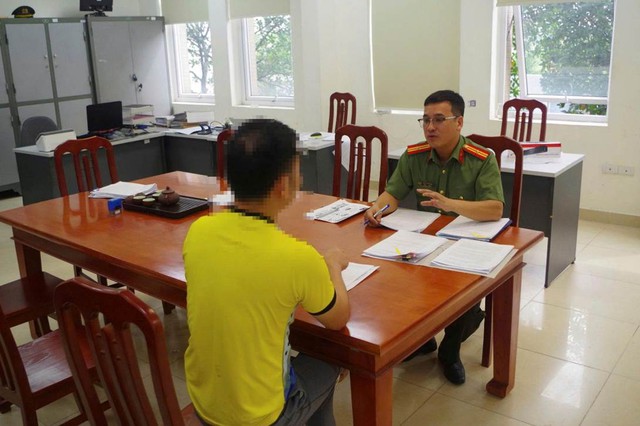 H&agrave; Nội: Khai b&aacute;o nhầm hạn tạm tr&uacute; cho gi&aacute;o vi&ecirc;n nước ngo&agrave;i, một chủ cơ sở lưu tr&uacute; bị xử phạt - Ảnh 1.
