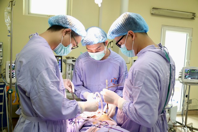 Người đ&agrave;n &ocirc;ng mắc ung thư phổi thừa nhận sai lầm nhiều người Việt mắc phải - Ảnh 1.