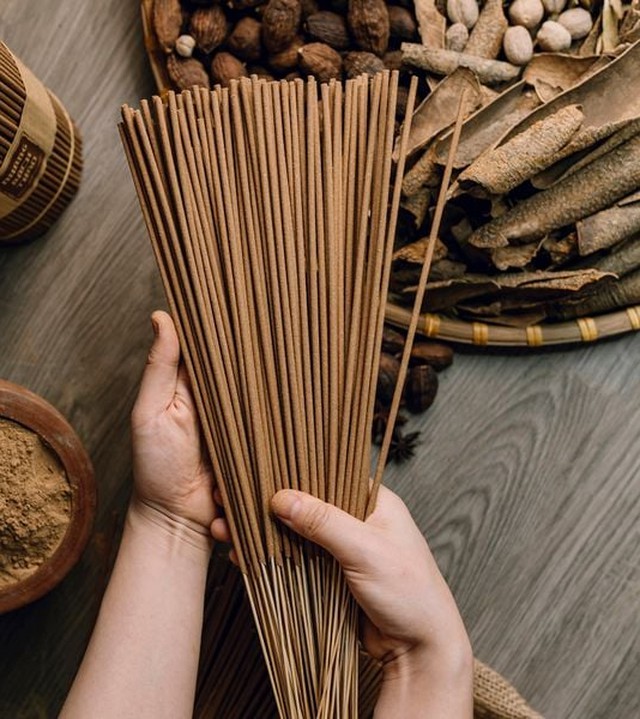 B&iacute; quyết chọn nhang c&uacute;ng rằm th&aacute;ng 7 để gia đạo lu&ocirc;n an y&ecirc;n, thanh tịnh - Ảnh 1.