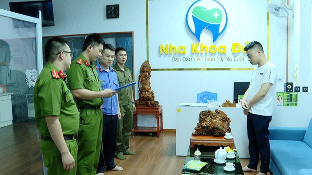 Lạng Sơn: Khởi tố đối tượng giả danh bác sĩ khám, chữa bệnh chiếm đoạt hàng tỷ đồng của khách hàng - Ảnh 1.