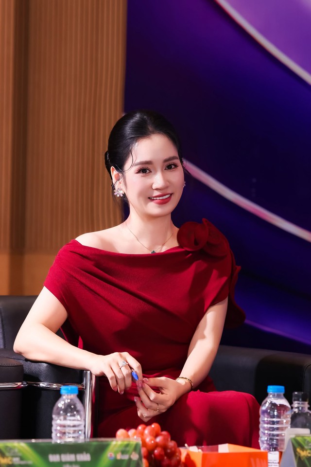 Hai m&ocirc; h&igrave;nh thư viện đồng h&agrave;nh c&ugrave;ng cuộc thi MC nh&iacute; to&agrave;n quốc 2026 - Ảnh 2.