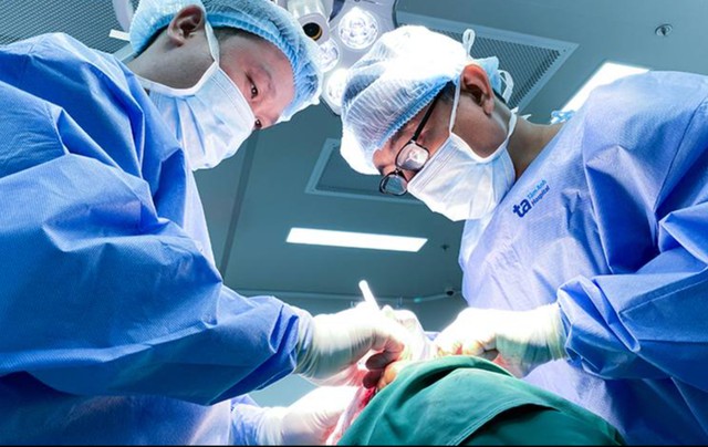 Người đ&agrave;n &ocirc;ng 52 tuổi bất ngờ ph&aacute;t hiện ung thư khoang miệng từ dấu hiệu nhiều người Việt bỏ qua - Ảnh 1.