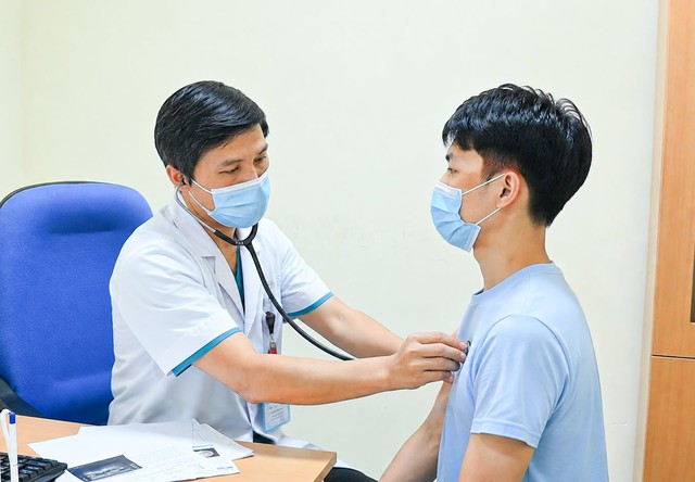 Ho k&eacute;o d&agrave;i 1 tuần, nam thanh ni&ecirc;n 20 tuổi bị tr&agrave;n kh&iacute; trung thất tự ph&aacute;t v&igrave; vỡ phế nang - Ảnh 1.