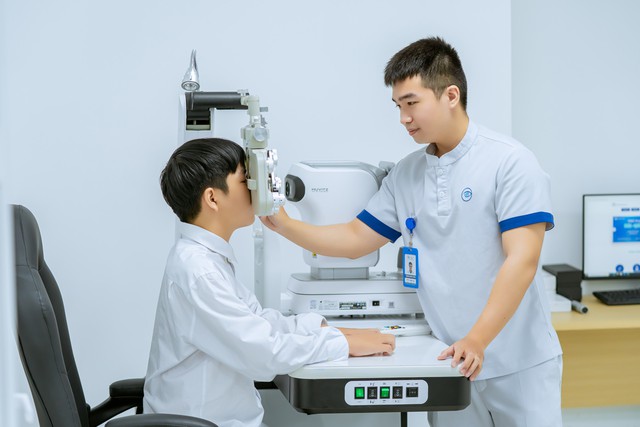 Lác mắt ở trẻ không chỉ ảnh hưởng thị lực: Điều nhiều cha mẹ bỏ qua có thể theo con suốt đời - Ảnh 2.