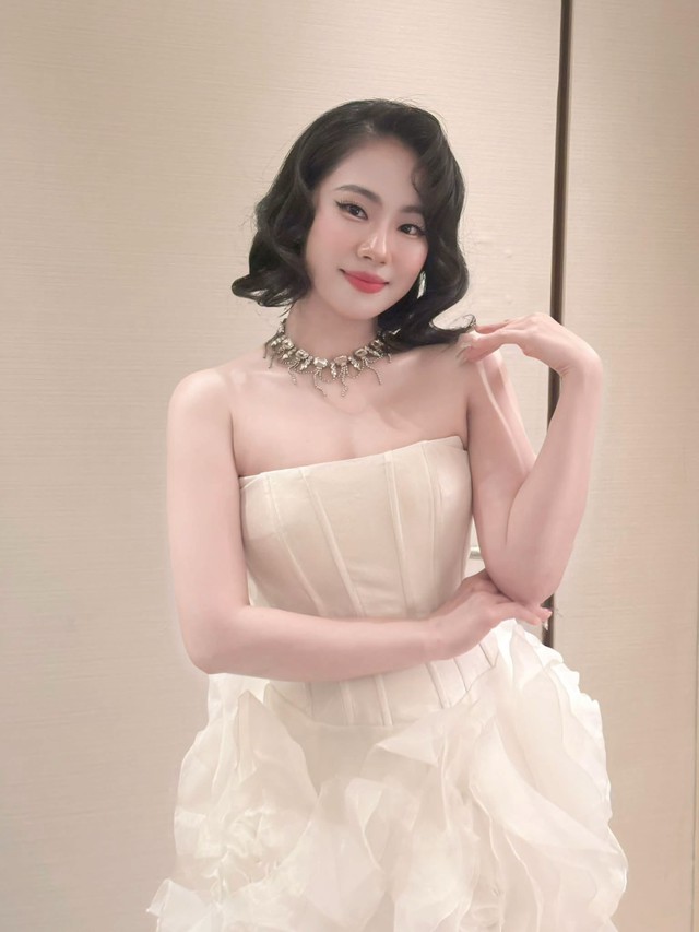 Ca sĩ Lương B&iacute;ch Hữu 'g&acirc;y sốc' với nhan sắc sau khi giảm 20kg - Ảnh 1.