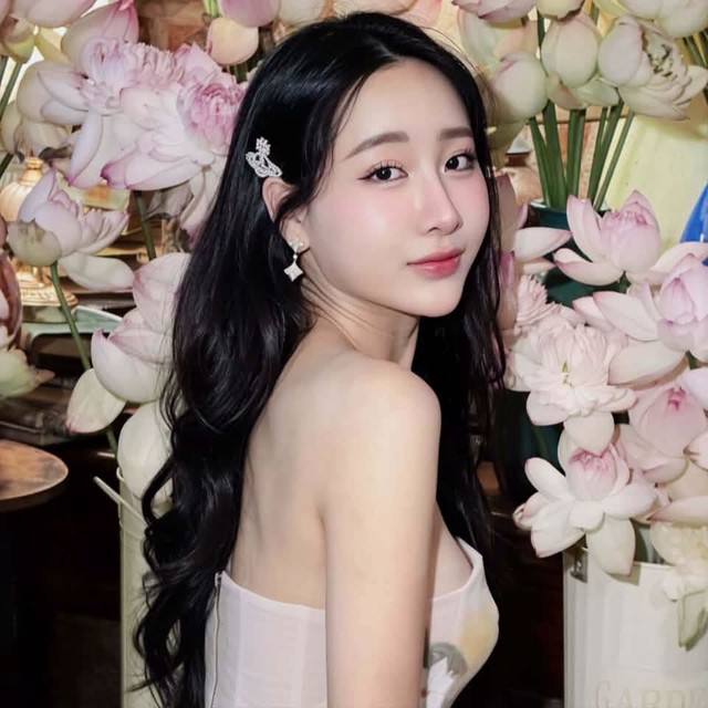 Vợ mới cưới của NSƯT Ngọc Quỳnh là diễn viên quen mặt, sở hữu nhan sắc 'hack tuổi' - Ảnh 2.