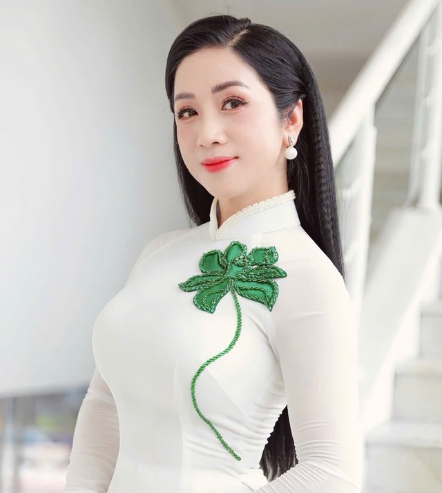 NSƯT Phương Nga c&oacute; bằng tiến sĩ, hạnh ph&uacute;c với nghề 'l&aacute;i đ&ograve;' - Ảnh 1.