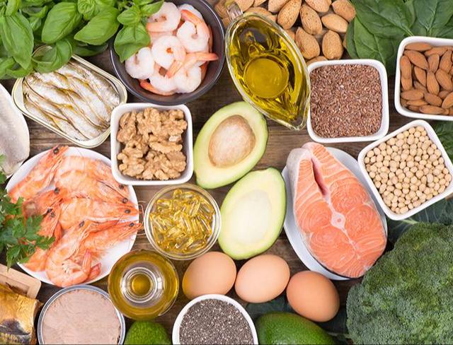 Kh&ocirc; khớp gối ăn g&igrave;? Gợi &yacute; thực phẩm v&agrave;ng gi&uacute;p b&ocirc;i trơn sụn khớp - Ảnh 1.