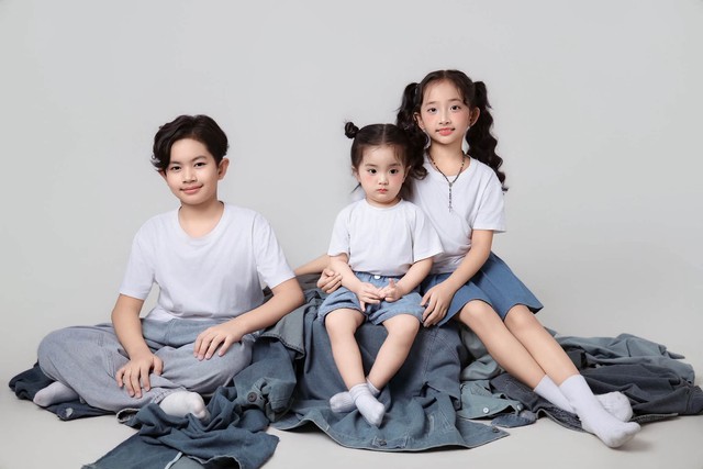 Khoảnh khắc đẹp của 3 con nh&agrave; Kh&aacute;nh Thi - Phan Hiển - Ảnh 5.
