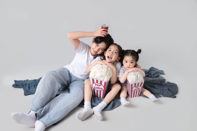 Khoảnh khắc đẹp của 3 con nh&agrave; Kh&aacute;nh Thi - Phan Hiển - Ảnh 8.