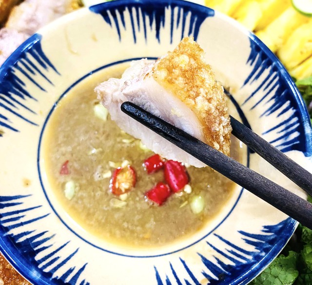 Muốn heo quay b&igrave; gi&ograve;n rụm, đừng bỏ qua 2 bước quan trọng n&agrave;y - Ảnh 9.