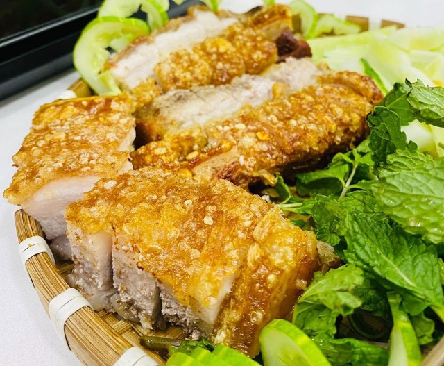 Muốn heo quay b&igrave; gi&ograve;n rụm, đừng bỏ qua 2 bước quan trọng n&agrave;y - Ảnh 8.