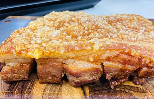 Muốn heo quay b&igrave; gi&ograve;n rụm, đừng bỏ qua 2 bước quan trọng n&agrave;y - Ảnh 6.