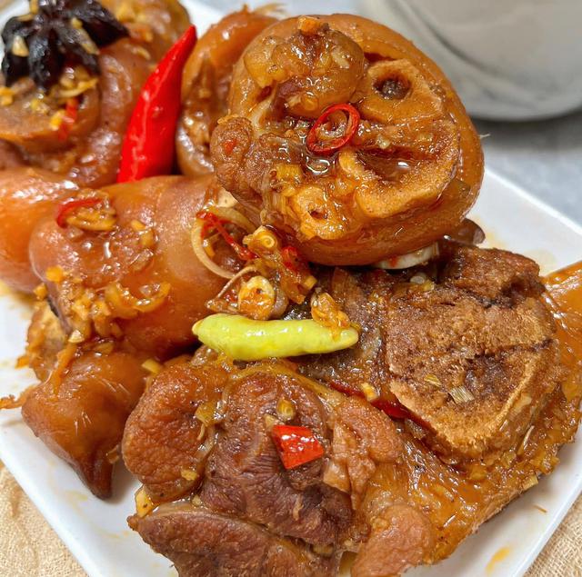 M&oacute;n ch&acirc;n gi&ograve; kho thơm mềm, l&ecirc;n m&agrave;u đẹp mắt nhờ th&ecirc;m loại nước giải kh&aacute;t quen thuộc ng&agrave;y h&egrave; - Ảnh 5.