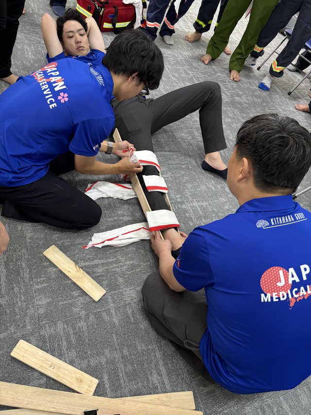 Đại học Y dược ĐHQGHN, Học viện Ph&ograve;ng ch&aacute;y chữa ch&aacute;y c&ugrave;ng chuy&ecirc;n gia Nhật Bản đ&agrave;o tạo giảng vi&ecirc;n nguồn cấp cứu ngoại viện - Ảnh 5.