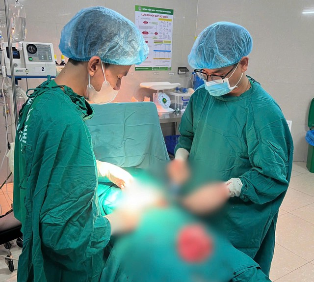 Mang thai nhờ IVF, sản phụ chỉ c&oacute; một quả thận vượt cạn an to&agrave;n tại Ninh B&igrave;nh - Ảnh 1.
