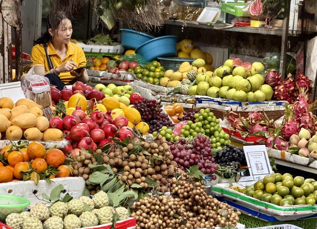 Tiểu thương lý giải giá na bở đắt gấp đôi na dai nhưng vẫn được người tiêu dùng thi nhau ‘săn đón’ - Ảnh 1.