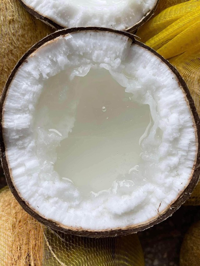 Kho thịt đừng chỉ d&ugrave;ng nước lọc, th&ecirc;m loại nước quen thuộc giải kh&aacute;t ng&agrave;y h&egrave; n&agrave;y gi&uacute;p thịt mềm, ngọt v&agrave; m&agrave;u đẹp tự nhi&ecirc;n - Ảnh 2.
