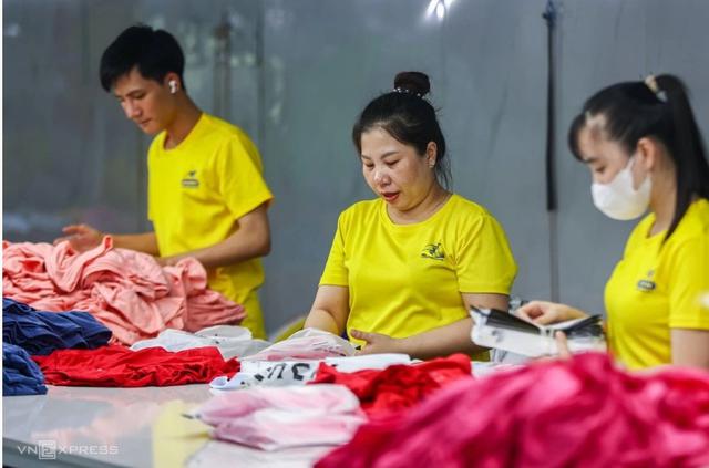 Đề xuất điều chỉnh tuổi nhận trợ cấp hưu tr&iacute; x&atilde; hội v&agrave; bữa ăn b&aacute;n tr&uacute; tại H&agrave; Nội - Ảnh 4.
