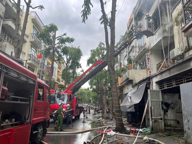 Hà Nội: Vụ cháy nhà liền kề tại Khu đô thị Văn Phú, phát hiện 2 nạn nhân tử vong - Ảnh 1.