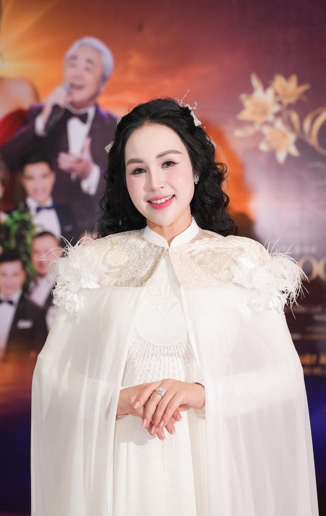 Tiến sĩ Khánh Ly kỷ niệm 20 năm ca hát với liveshow Khát vọng tình yêu - Ảnh 1.
