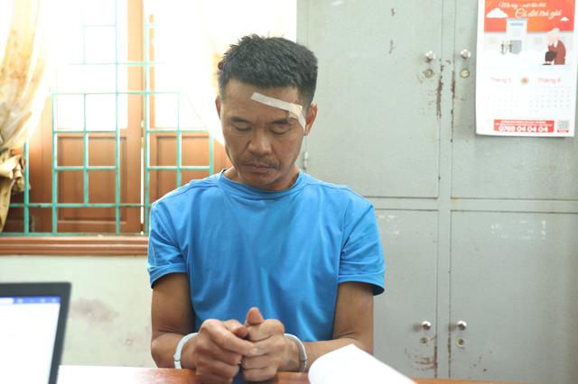 Danh t&iacute;nh g&atilde; c&ocirc;n đồ say rượu ch&eacute;m 2 c&aacute;n bộ c&ocirc;ng an x&atilde; ở Quảng Trị - Ảnh 1.