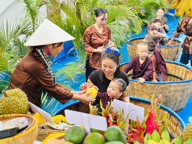 H&agrave;ng trăm em nhỏ th&iacute;ch th&uacute; trải nghiệm miền T&acirc;y s&ocirc;ng nước ngay giữa l&ograve;ng Hải Ph&ograve;ng - Ảnh 4.