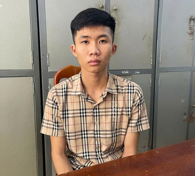 Đắk Lắk: Bắt thanh ni&ecirc;n 19 tuổi cầm đầu nh&oacute;m thanh thiếu ni&ecirc;n d&ugrave;ng dao đi cướp đ&ecirc;m - Ảnh 1.