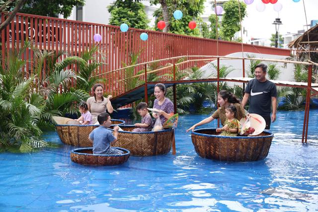 H&agrave;ng trăm em nhỏ th&iacute;ch th&uacute; trải nghiệm miền T&acirc;y s&ocirc;ng nước ngay giữa l&ograve;ng Hải Ph&ograve;ng - Ảnh 2.