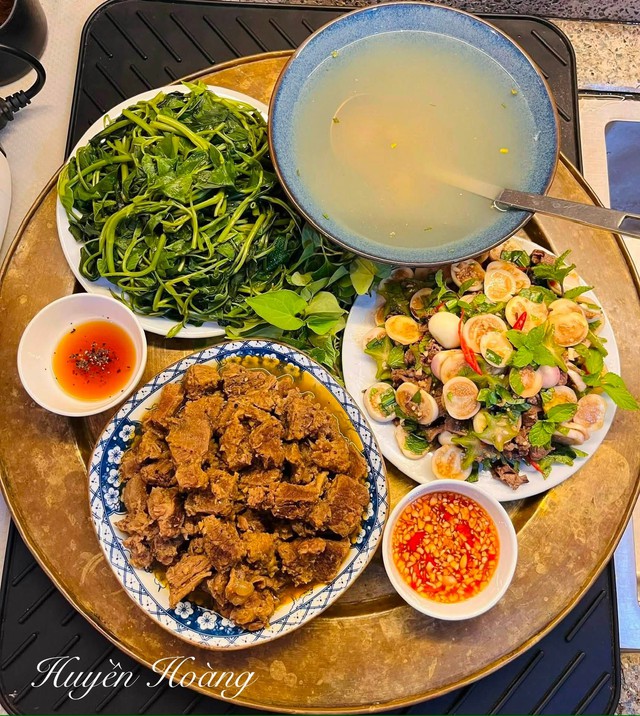 7 Mâm cơm gia đình đầu thu từ mẹ đảm ở Hà Nội đầy cảm hứng - Ảnh 5.