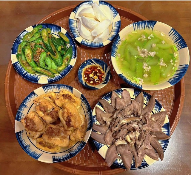 Mâm cơm gia đình: Đi làm về muộn vẫn cố nấu cơm nhà: Chỉ mong chồng con có một bữa ăn ngon sau một ngày dài (3) - Ảnh 6.