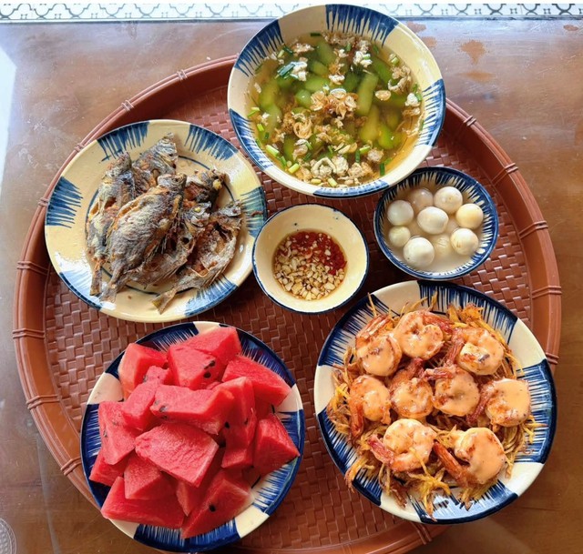 Mâm cơm gia đình: Đi làm về muộn vẫn cố nấu cơm nhà: Chỉ mong chồng con có một bữa ăn ngon sau một ngày dài (4) - Ảnh 2.