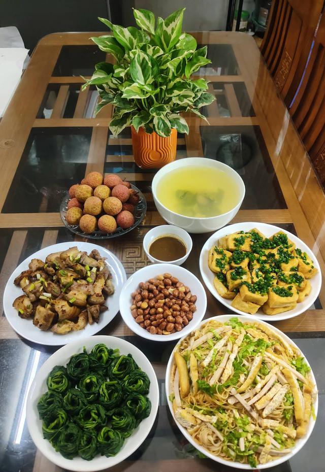 Mâm cơm gia đình: Một mùa hè sắp khép lại và những mâm cơm đong đầy yêu thương của gia đình 4 người - Ảnh 3.