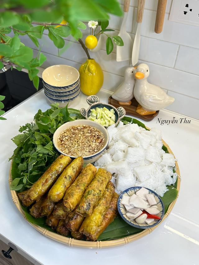 20 mâm cơm đặc biệt nhất của một bà mẹ 35 tuổi: Điều quý giá nhất không phải món ăn, mà là tuổi thơ của con - Ảnh 4.